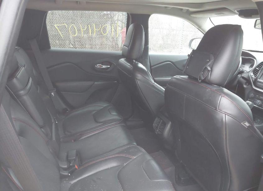 Photo 19 of 2015 Jeep Cherokee TRAILHAWK (VIN 1C4PJMBS5FW502302)