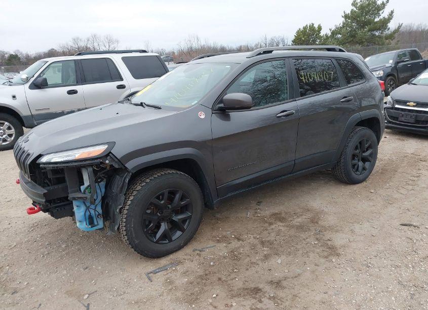 Photo 2 of 2015 Jeep Cherokee TRAILHAWK (VIN 1C4PJMBS5FW502302)