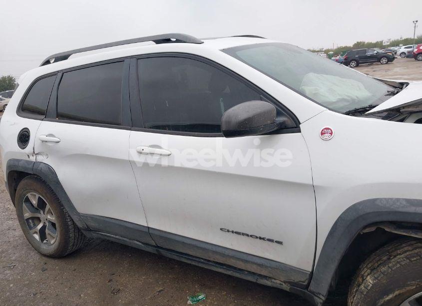 Photo 13 of 2015 Jeep Cherokee TRAILHAWK (VIN 1C4PJMBS5FW521058)