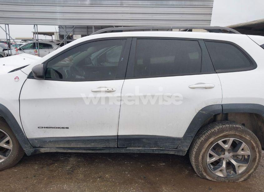 Photo 14 of 2015 Jeep Cherokee TRAILHAWK (VIN 1C4PJMBS5FW521058)