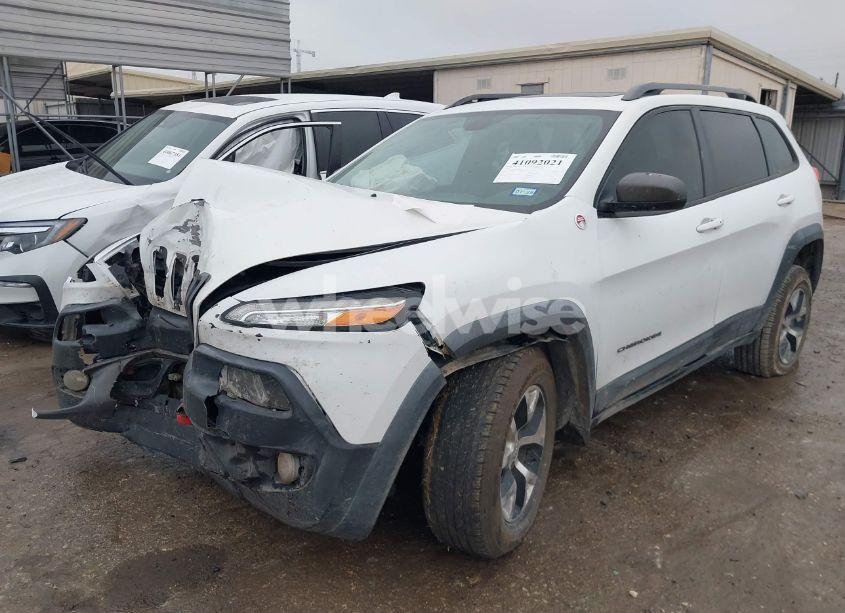 Photo 2 of 2015 Jeep Cherokee TRAILHAWK (VIN 1C4PJMBS5FW521058)