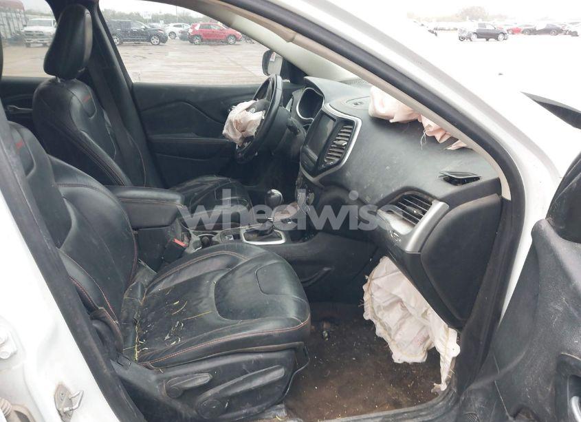 Photo 5 of 2015 Jeep Cherokee TRAILHAWK (VIN 1C4PJMBS5FW521058)