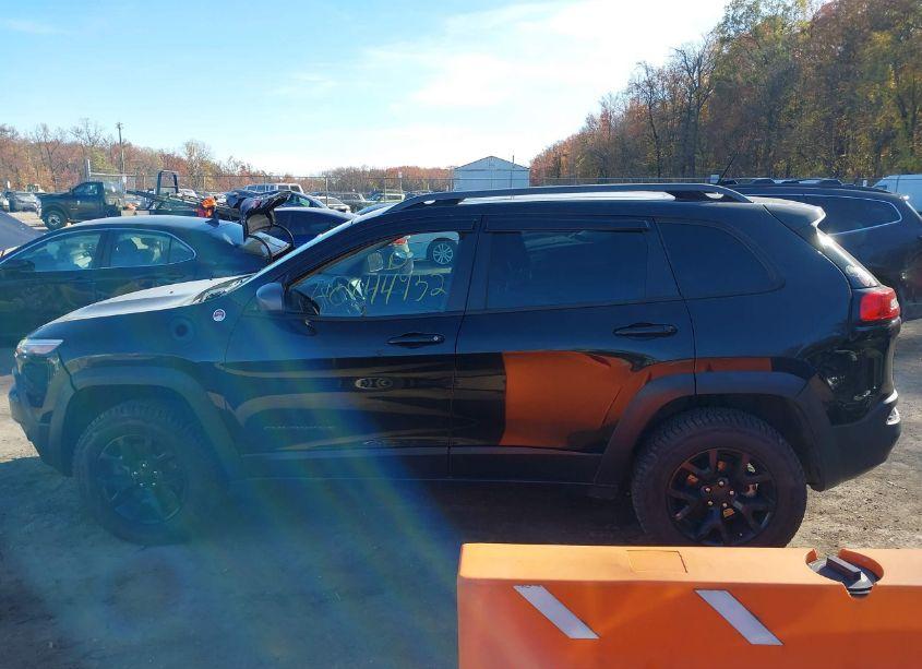 Photo 15 of 2015 Jeep Cherokee TRAILHAWK (VIN 1C4PJMBS5FW576674)