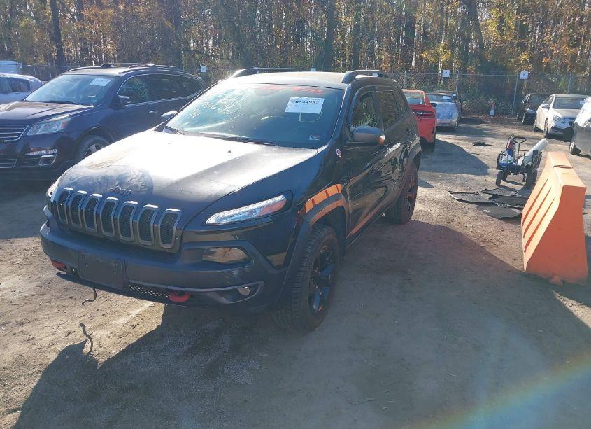 Photo 2 of 2015 Jeep Cherokee TRAILHAWK (VIN 1C4PJMBS5FW576674)