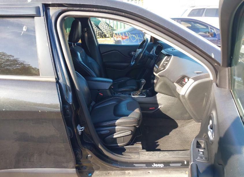 Photo 5 of 2015 Jeep Cherokee TRAILHAWK (VIN 1C4PJMBS5FW576674)