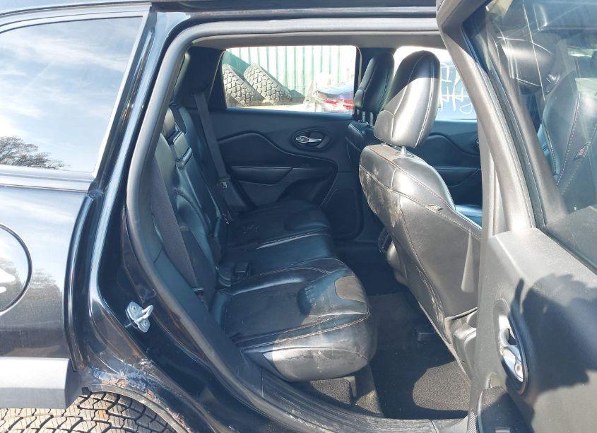 Photo 8 of 2015 Jeep Cherokee TRAILHAWK (VIN 1C4PJMBS5FW576674)