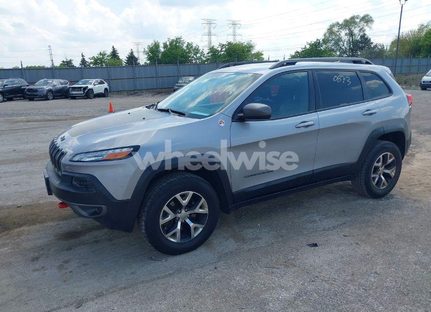 Photo 2 of 2015 Jeep Cherokee TRAILHAWK (VIN 1C4PJMBS5FW615313)