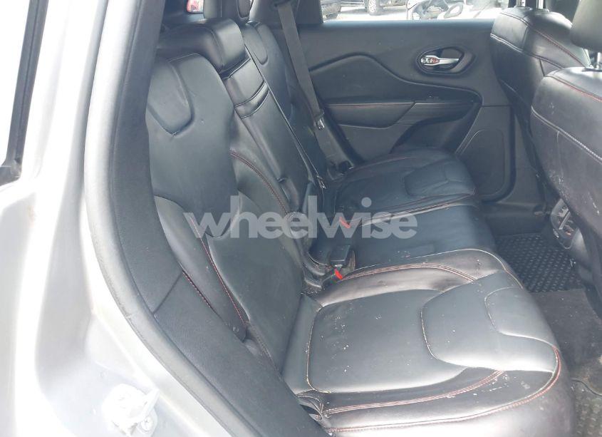 Photo 8 of 2015 Jeep Cherokee TRAILHAWK (VIN 1C4PJMBS5FW615313)