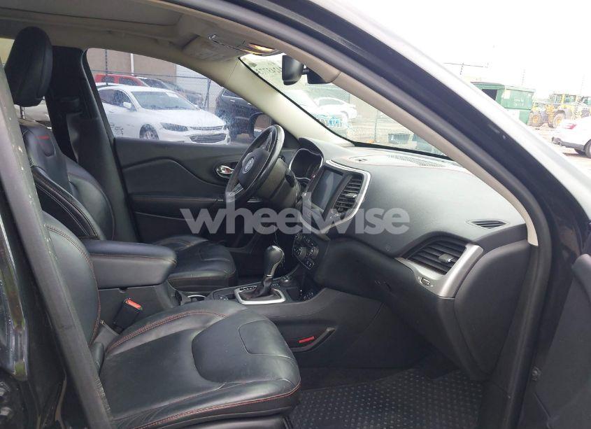 Photo 5 of 2015 Jeep Cherokee TRAILHAWK (VIN 1C4PJMBS5FW647601)