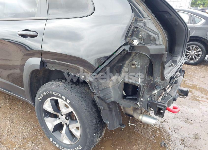 Photo 6 of 2015 Jeep Cherokee TRAILHAWK (VIN 1C4PJMBS5FW647601)