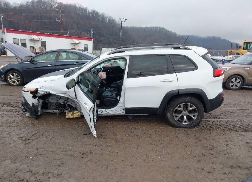 Photo 15 of 2015 Jeep Cherokee (VIN 1C4PJMBS5FW790077)