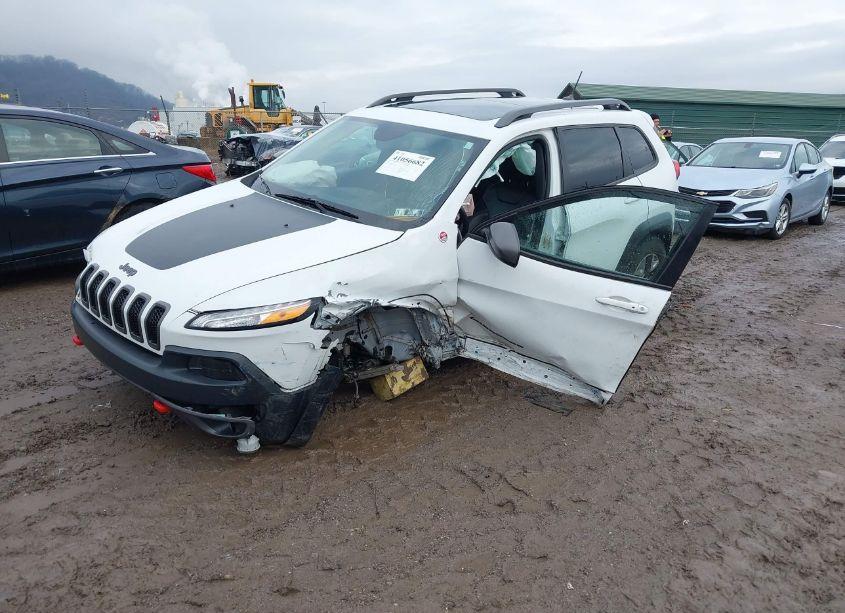 Photo 2 of 2015 Jeep Cherokee (VIN 1C4PJMBS5FW790077)