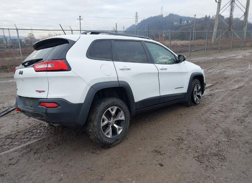 Photo 4 of 2015 Jeep Cherokee (VIN 1C4PJMBS5FW790077)