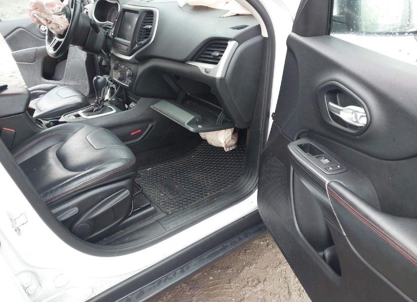 Photo 5 of 2015 Jeep Cherokee (VIN 1C4PJMBS5FW790077)