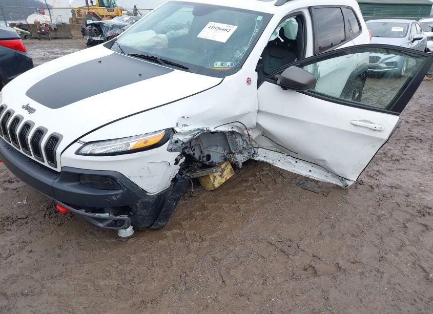 Photo 6 of 2015 Jeep Cherokee (VIN 1C4PJMBS5FW790077)