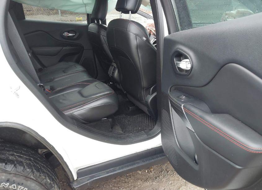 Photo 8 of 2015 Jeep Cherokee (VIN 1C4PJMBS5FW790077)