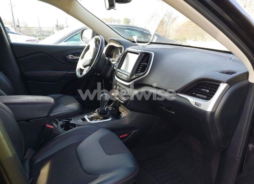 Photo 5 of 2016 Jeep Cherokee TRAILHAWK (VIN 1C4PJMBS5GW271628)