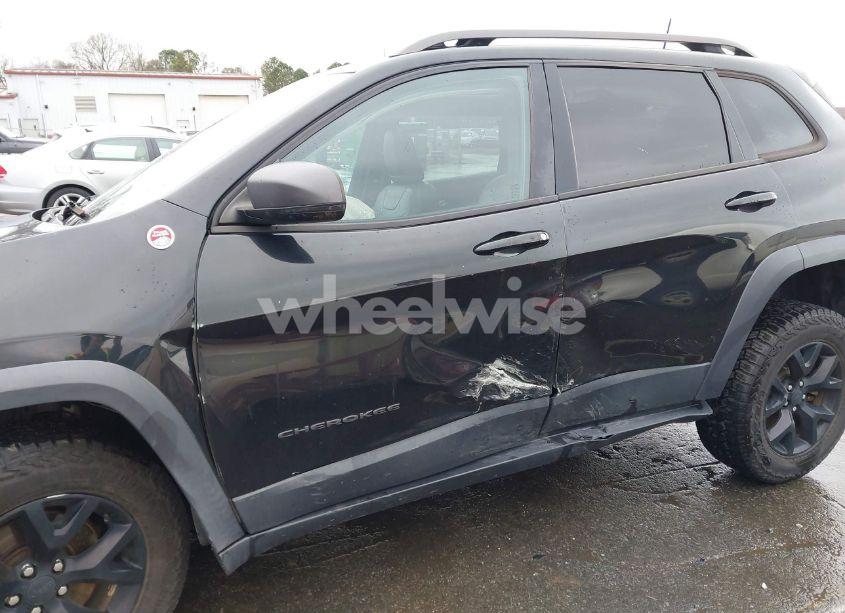 Photo 18 of 2016 Jeep Cherokee TRAILHAWK (VIN 1C4PJMBS5GW304062)