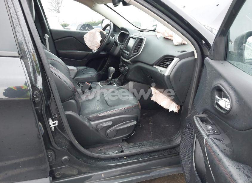 Photo 5 of 2016 Jeep Cherokee TRAILHAWK (VIN 1C4PJMBS5GW304062)