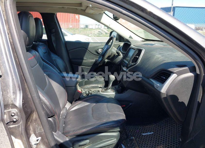 Photo 5 of 2014 Jeep Cherokee TRAILHAWK (VIN 1C4PJMBS6EW156551)