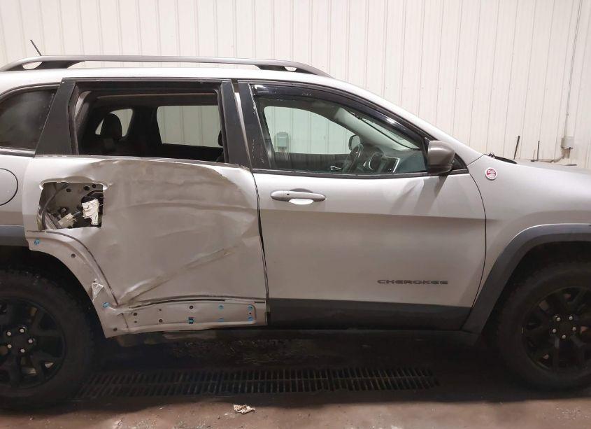 Photo 14 of 2014 Jeep Cherokee TRAILHAWK (VIN 1C4PJMBS6EW297619)