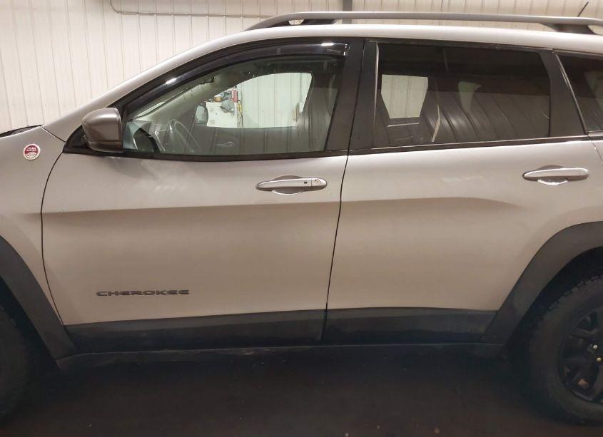 Photo 15 of 2014 Jeep Cherokee TRAILHAWK (VIN 1C4PJMBS6EW297619)