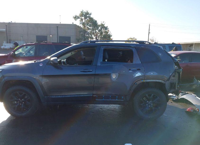 Photo 15 of 2015 Jeep Cherokee TRAILHAWK (VIN 1C4PJMBS6FW569863)