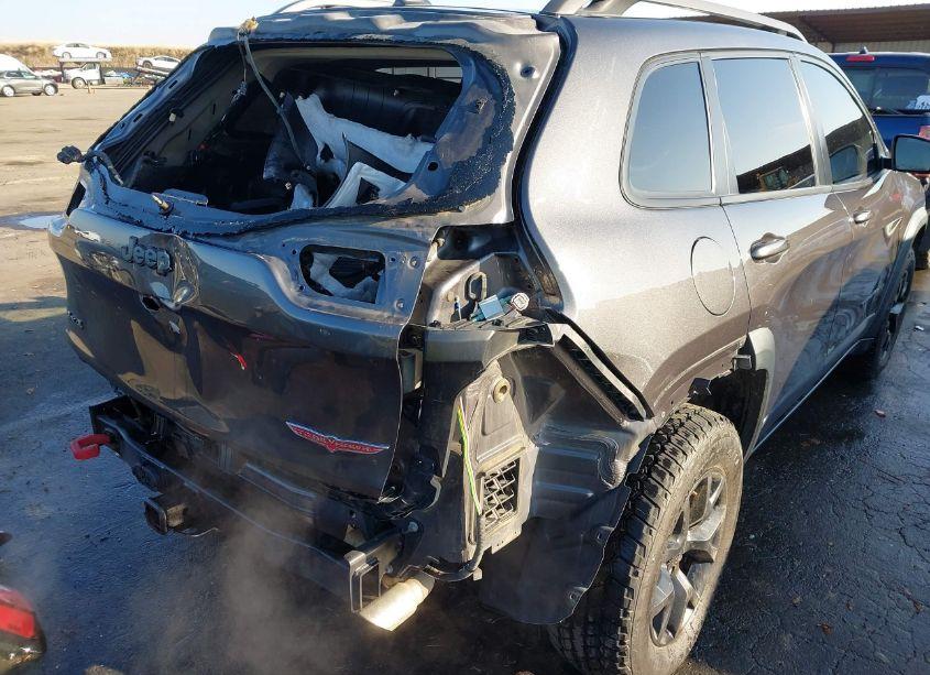 Photo 20 of 2015 Jeep Cherokee TRAILHAWK (VIN 1C4PJMBS6FW569863)