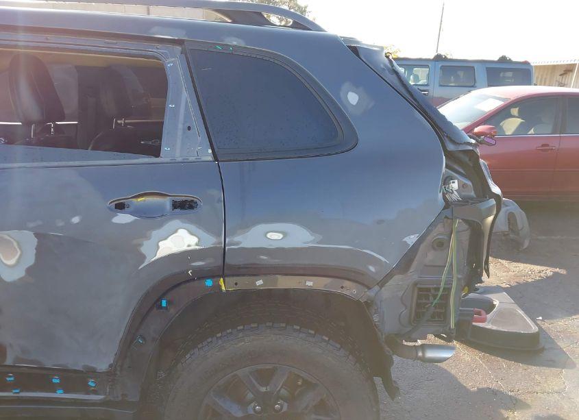 Photo 21 of 2015 Jeep Cherokee TRAILHAWK (VIN 1C4PJMBS6FW569863)