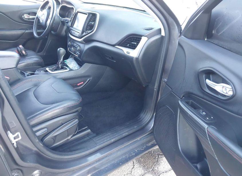 Photo 5 of 2015 Jeep Cherokee TRAILHAWK (VIN 1C4PJMBS6FW569863)