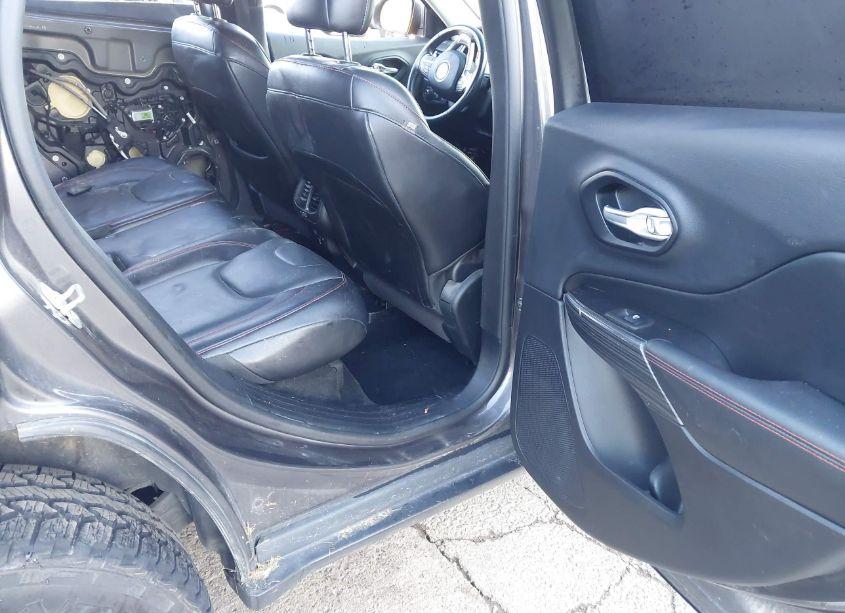 Photo 8 of 2015 Jeep Cherokee TRAILHAWK (VIN 1C4PJMBS6FW569863)