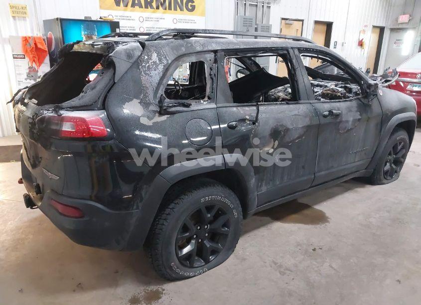 Photo 4 of 2015 Jeep Cherokee (VIN 1C4PJMBS6FW672085)