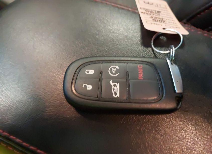 Photo 11 of 2015 Jeep Cherokee TRAILHAWK (VIN 1C4PJMBS6FW685564)