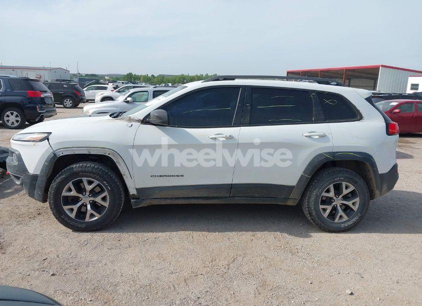 Photo 15 of 2015 Jeep Cherokee TRAILHAWK (VIN 1C4PJMBS6FW687718)