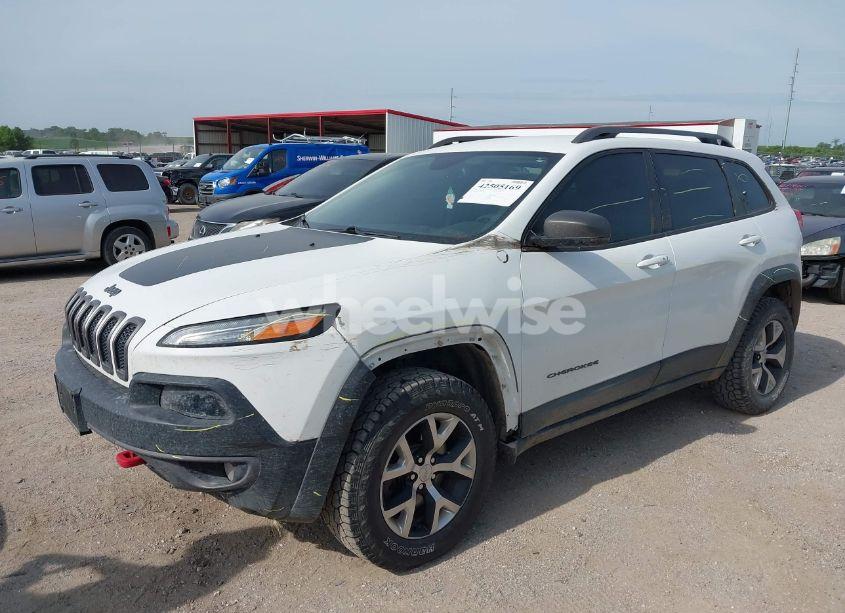 Photo 2 of 2015 Jeep Cherokee TRAILHAWK (VIN 1C4PJMBS6FW687718)