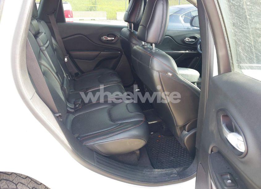 Photo 8 of 2015 Jeep Cherokee TRAILHAWK (VIN 1C4PJMBS6FW687718)