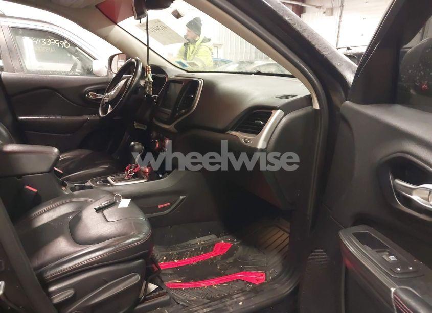 Photo 5 of 2015 Jeep Cherokee TRAILHAWK (VIN 1C4PJMBS6FW713315)