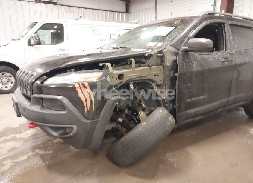 Photo 6 of 2015 Jeep Cherokee TRAILHAWK (VIN 1C4PJMBS6FW713315)