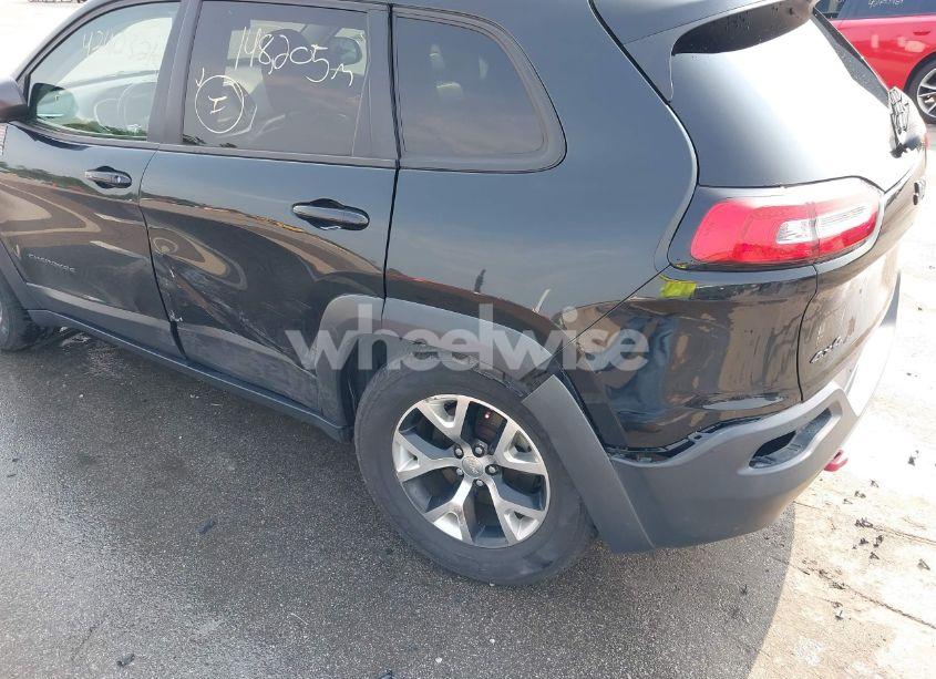 Photo 6 of 2015 Jeep Cherokee TRAILHAWK (VIN 1C4PJMBS6FW786622)