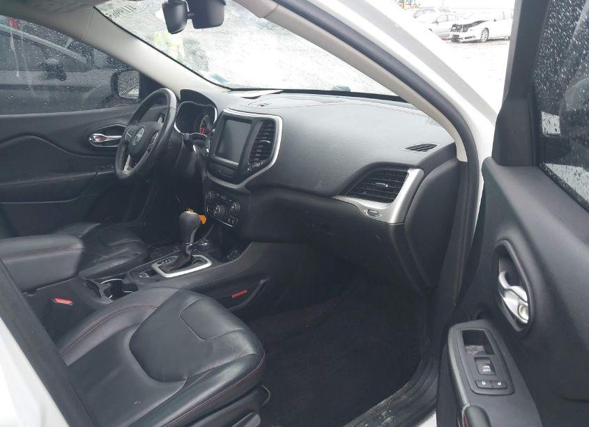 Photo 5 of 2016 Jeep Cherokee TRAILHAWK (VIN 1C4PJMBS6GW227251)