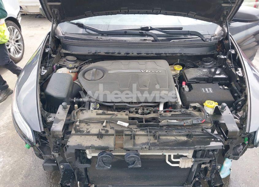 Photo 10 of 2016 Jeep Cherokee (VIN 1C4PJMBS6GW252960)