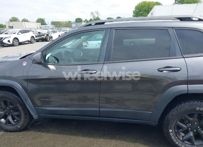 Photo 15 of 2016 Jeep Cherokee (VIN 1C4PJMBS6GW252960)