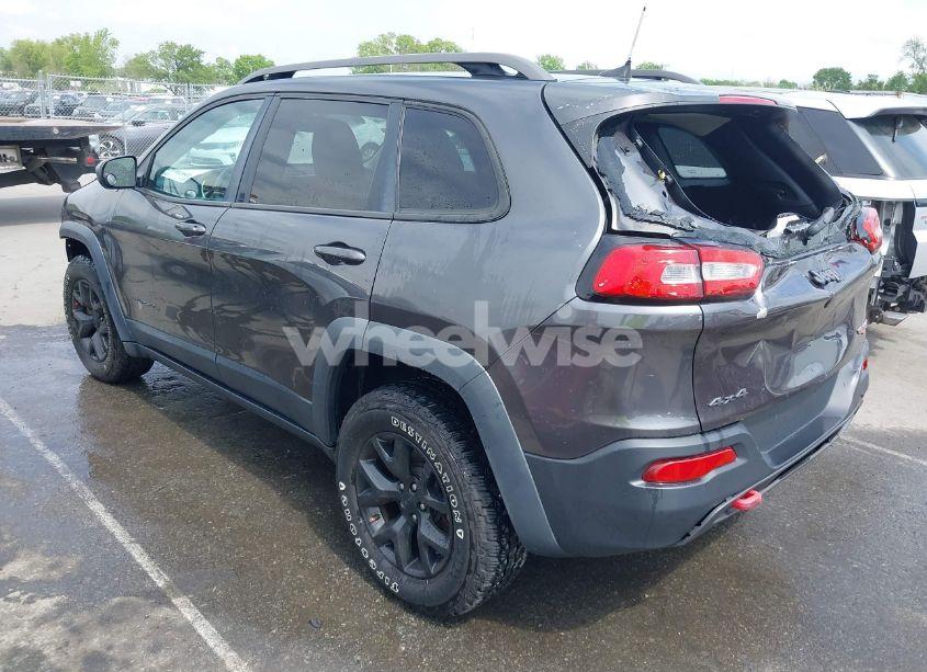 Photo 3 of 2016 Jeep Cherokee (VIN 1C4PJMBS6GW252960)