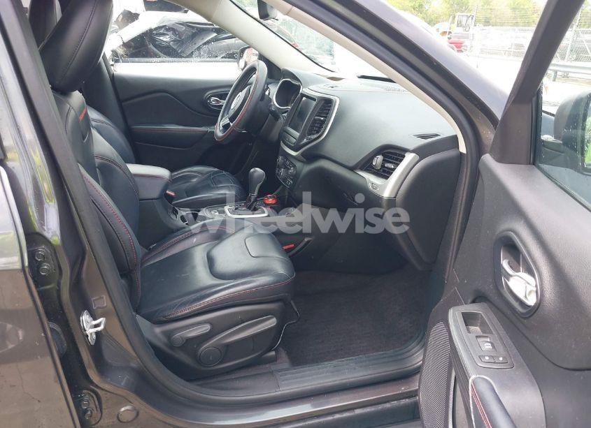 Photo 5 of 2016 Jeep Cherokee (VIN 1C4PJMBS6GW252960)