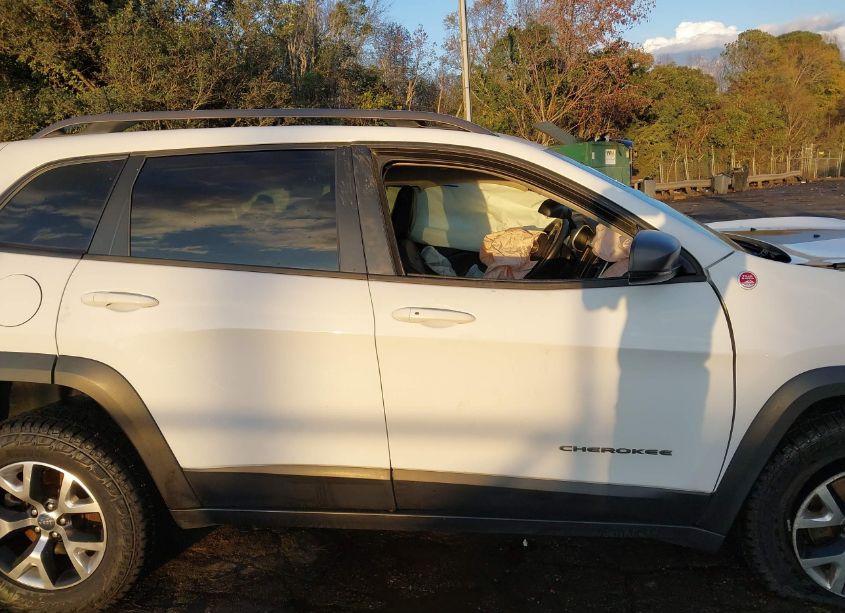 Photo 13 of 2016 Jeep Cherokee TRAILHAWK (VIN 1C4PJMBS6GW284453)