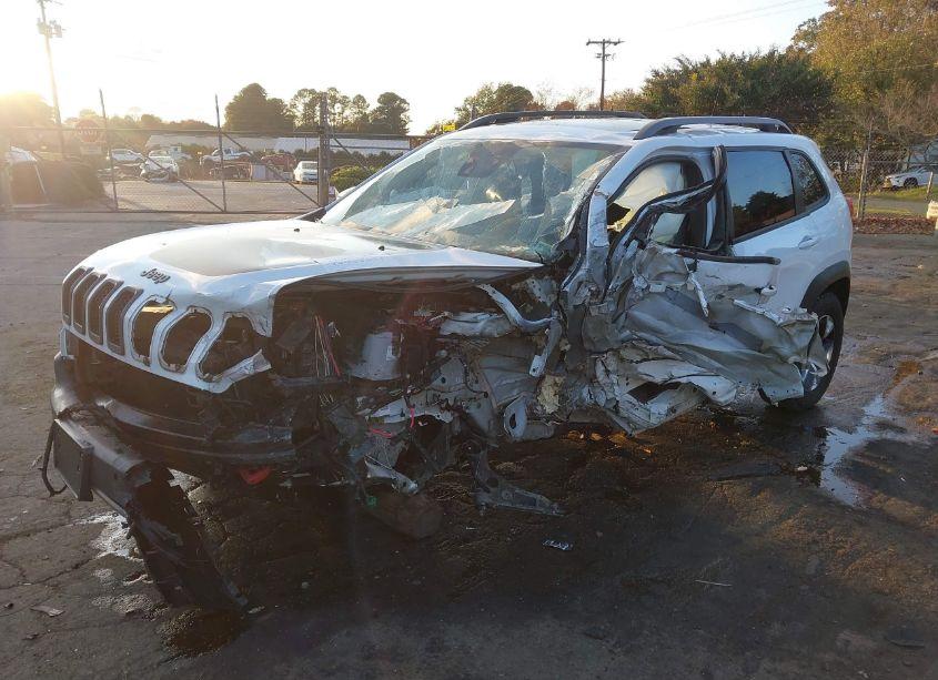 Photo 2 of 2016 Jeep Cherokee TRAILHAWK (VIN 1C4PJMBS6GW284453)