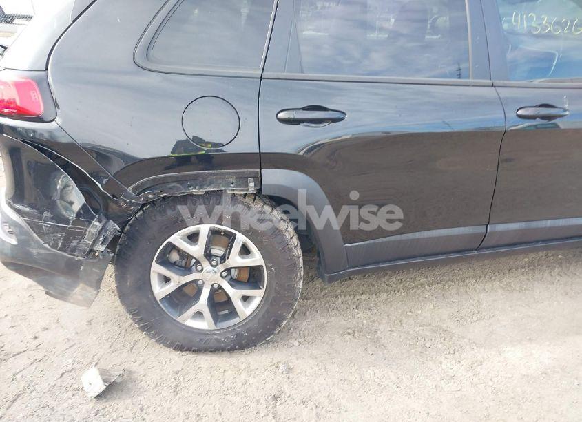 Photo 6 of 2016 Jeep Cherokee TRAILHAWK (VIN 1C4PJMBS6GW334770)