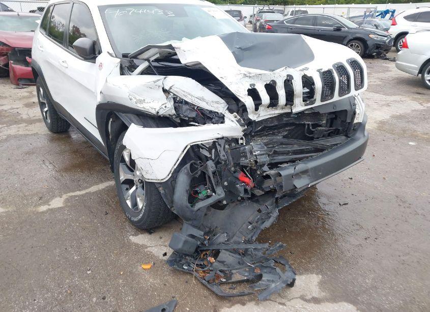 Photo 6 of 2014 Jeep Cherokee TRAILHAWK (VIN 1C4PJMBS7EW122019)