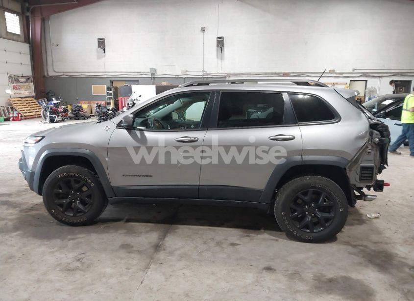 Photo 15 of 2015 Jeep Cherokee TRAILHAWK (VIN 1C4PJMBS7FW703229)