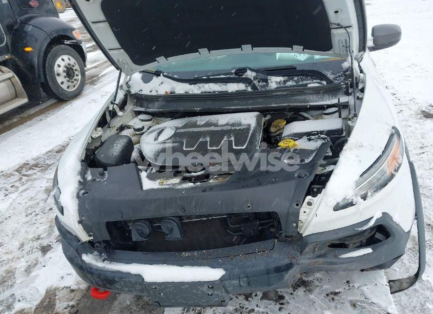 Photo 10 of 2015 Jeep Cherokee TRAILHAWK (VIN 1C4PJMBS7FW777816)